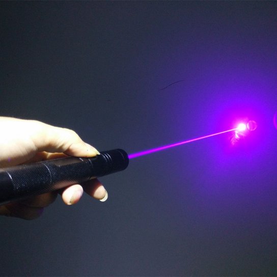 5 Watt Burning Laser Pointer. High Power. 532nm Extremely Powerful - Helia  Beer Co